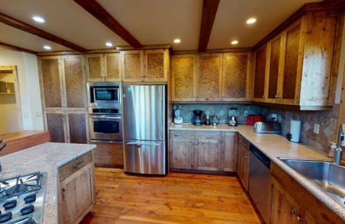 Big Sky Chalet De Esquí | Luxurious Black Eagle Chalet
