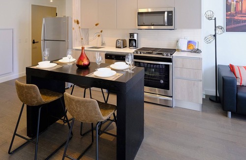 St. Lawrence Condominio | Luxurious Brand New 2 BDRM 2 Bath Condo Downtown Toronto