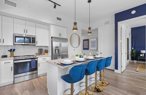 West Palm Beach Apartamento | Luxurious Brand-New Coastal 2 Bedroom