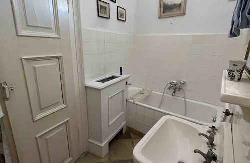 Schwertberg Otro | Luxurious Castle with park, pool and tennis court, trip to Vienna and Salzburg