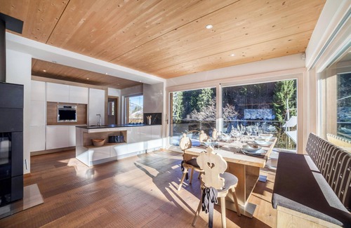San Pancrazio Chalet De Esquí | Lujoso chalet "De Ultimis" con gran jardín y vistas a la montaña