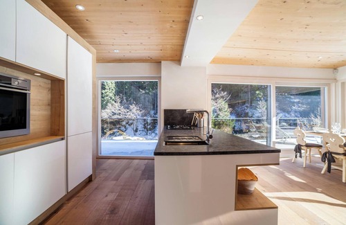 San Pancrazio Chalet De Esquí | Lujoso chalet "De Ultimis" con gran jardín y vistas a la montaña