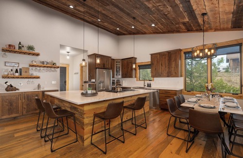 Grand Lake Chalet De Esquí | Luxurious Chalet: Epic Views, Hot Tub, K beds, Movie/Game Room, Gym, near RMNP