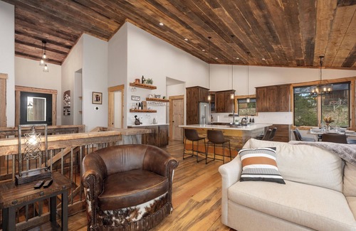 Grand Lake Chalet De Esquí | Luxurious Chalet: Epic Views, Hot Tub, K beds, Movie/Game Room, Gym, near RMNP