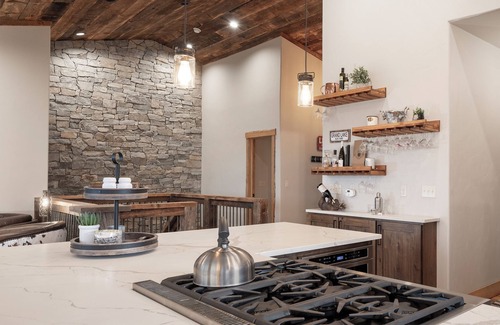Grand Lake Chalet De Esquí | Luxurious Chalet: Epic Views, Hot Tub, K beds, Movie/Game Room, Gym, near RMNP