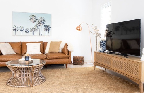 Casuarina Casa | Luxurious Coastal Beach House - 4 mins walk to beach!