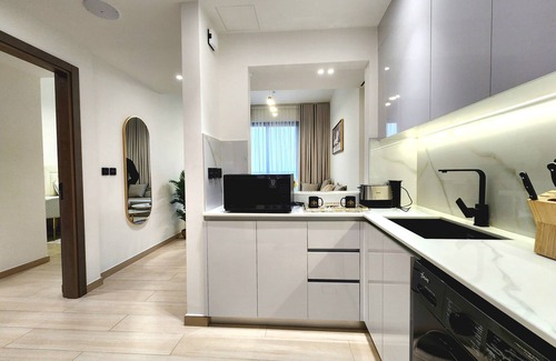 Al Quoz Apartamento | Luxurious Comfort in JVC