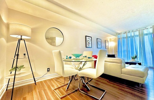 Downtown Mississauga Casa | Modern & Cozy 1BR w/ parking by Square One