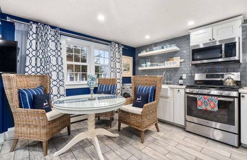 West Hyannisport Cabaña | Luxurious Cottage - walk to the beach! Brand new listing!