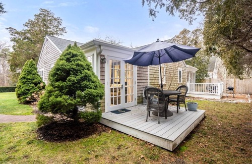 West Hyannisport Cabaña | Luxurious Cottage - walk to the beach! Brand new listing!