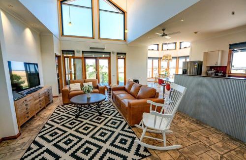 Springrange Casa | Luxurious Country Estate 6 BR 6 Bathroom