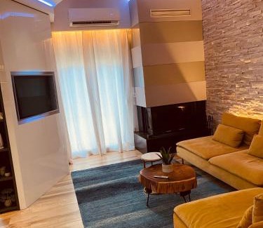 Ioannina Apartamento | Luxurious & cozy down town home 82’
