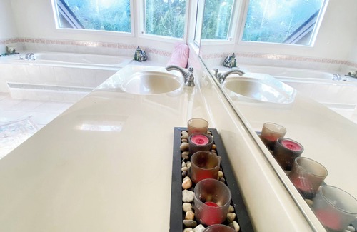 Crescent Beach Cama Y Desayuno | Luxurious, Cozy Villa in Great Vancouver close to White Rock/ US border