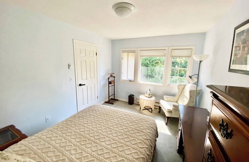 Crescent Beach Cama Y Desayuno | Luxurious, Cozy Villa in Great Vancouver close to White Rock/ US border