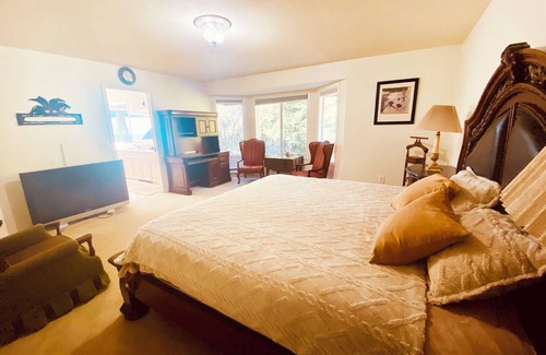 Crescent Beach Cama Y Desayuno | Luxurious, Cozy Villa in Great Vancouver close to White Rock/ US border