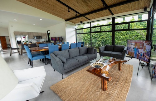 Pavas Casa | Luxuriously furnished Bungalow with spectaculair view of San Jose