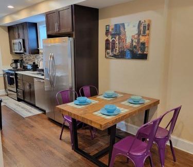 Washington Cama Y Desayuno | Luxurious DC Townhome ideal for Large Families plus Free Parking