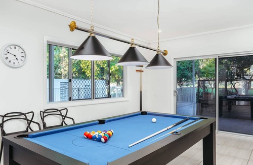 Rochedale Casa | Luxurious Designer Mansion with Garden Paradise