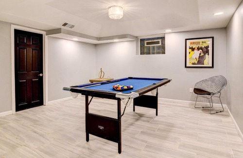 Highland Park Casa | Luxurious Detroit Home - Walk to Golf and Park!