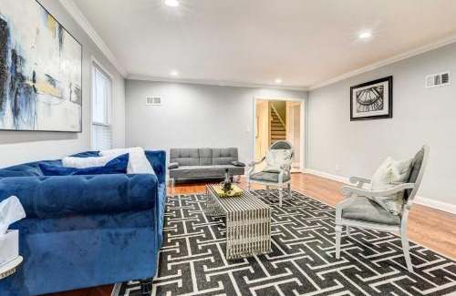 Highland Park Casa | Luxurious Detroit Home - Walk to Golf and Park!