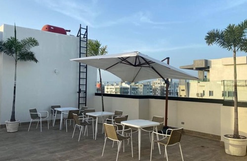Ensanche Quisqueya Apartamento | Luxurious Downtown Apt, Rooftop Pool, Gym