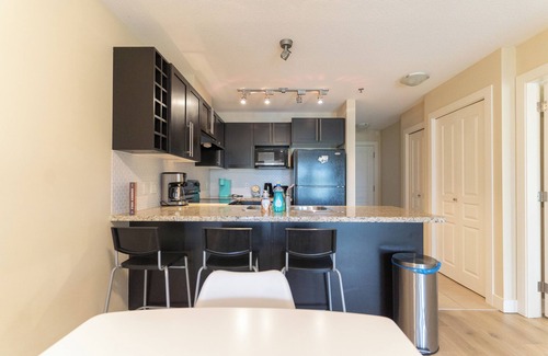 Central Okanagan Condominio | Luxurious Downtown Kelowna Condo! Steps to the Beach