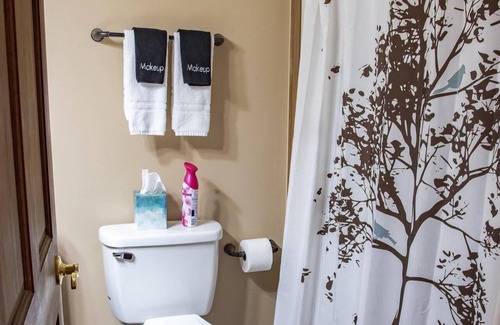 McMinnville Casa | Luxurious Downtown Townhouse
