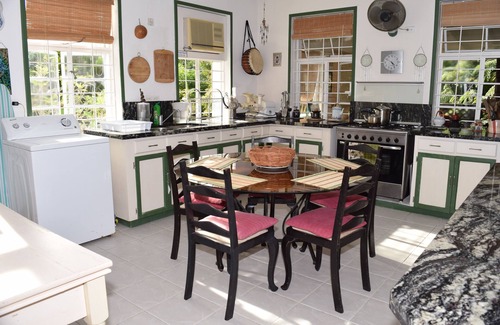 Pine Gardens Casa | Lujosa Eco Friendly, Suite Vegetariana en el Apartamento Hummingbird