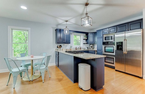 Excelsior Condominio | Luxurious Estate Rental: 10 Bedrooms, Sleeps 23—Perfect for Groups & Events!