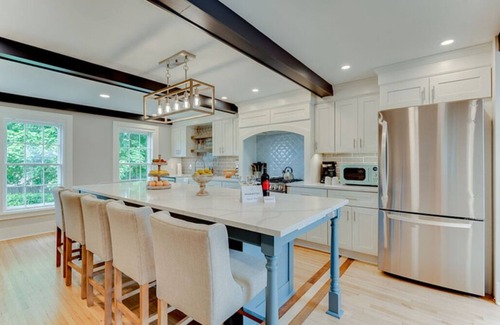 Excelsior Condominio | Luxurious Estate Rental: 10 Bedrooms, Sleeps 23—Perfect for Groups & Events!