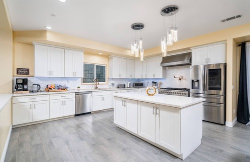 San Bernardino Casa | Luxurious Estate w/ Heated Pool & Spectacular Views