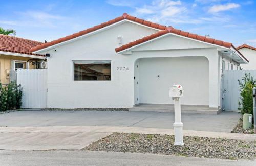 Hialeah Casa | Luxurious Family Escape