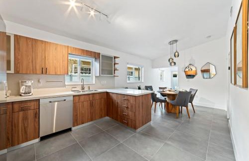 Hialeah Casa | Luxurious Family Escape