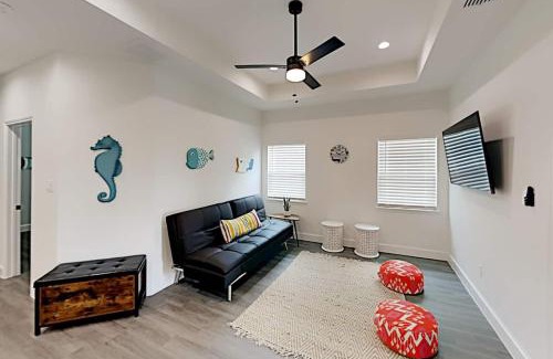 Flour Bluff Casa | Luxurious Family-friendly Oasis with Laguna Views