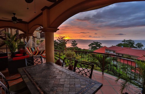 Punta Leona Condominio | Lujoso ideal para familias, 3BR Condo Con piscina menos de 5 minutos andando de la playa