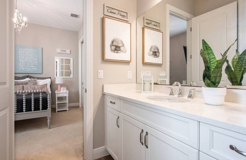 Parkland Casa | Luxurious Family Home - Spacious Kitchen & BBQ