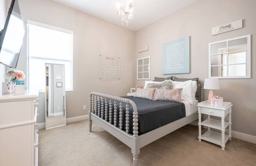 Parkland Casa | Luxurious Family Home - Spacious Kitchen & BBQ