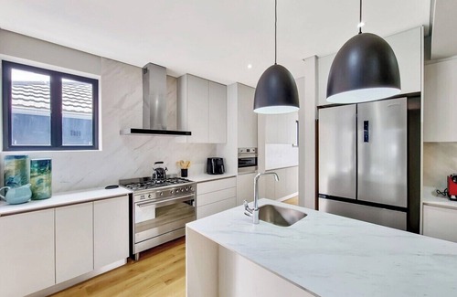 Newlands Casa | Luxurious Family home in Newlands with Pool