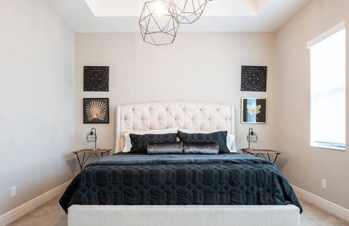 Parkland Casa | Luxurious Family Home - Spacious Kitchen & BBQ