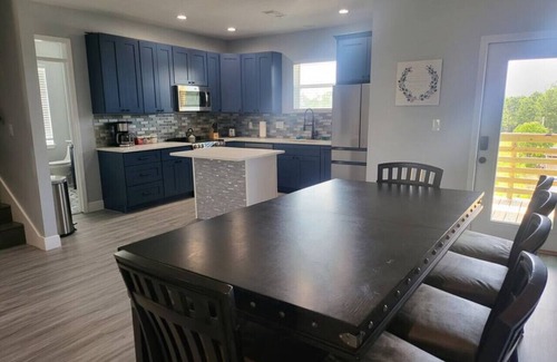 Shoreline Park Casa | Luxurious Five Bedroom With Pool