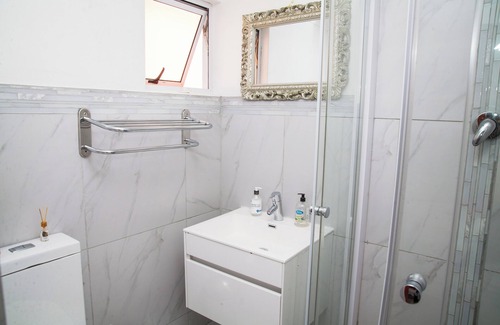 Mowbray Casa | Luxurious flatlet in the heart of Mowbray: Your Perfect Cape Town Getaway!