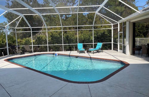 Englewood Casa | Luxurious Florida Living 2 Minutes from the Beach with heated pool!