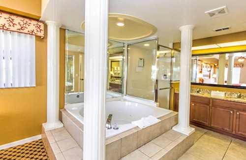 Florida Central Atlantic Coast Complejo | Luxurious Four-Bedroom Villa at Westgate Lakes Resort & Spa-16 people