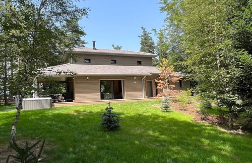 Le Chambon-sur-Lignon Cabaña | Lujosa casa con jacuzzi privado y acceso a piscina, golf y spa en entornos impresionantes
