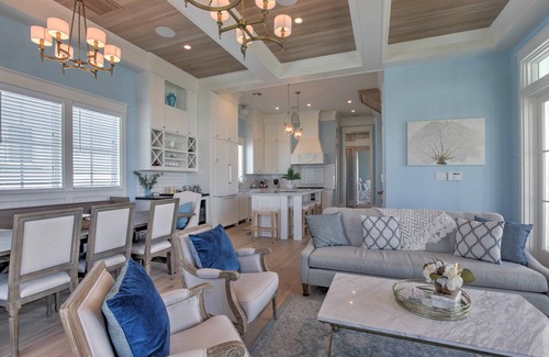 Beachtown Casa | Inolvidable Galveston Home w / Gulf & Bay Views!
