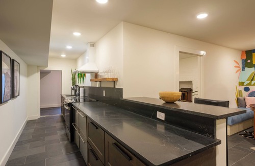 Beach Institute Apartamento | Luxurious Garden-Level Retreat in Historic Savannah by Lucky Savannah