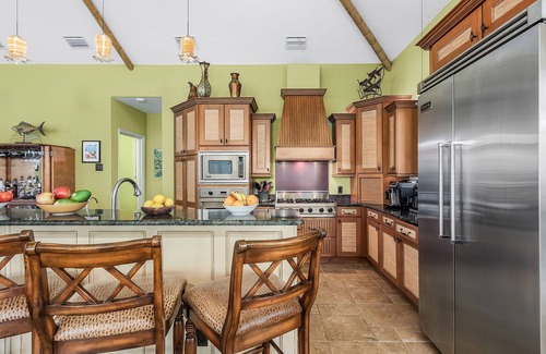 Jose's Hideaway Casa | Luxurious Gem on Gulf, Heated Pool, Hot Tub, Tiki Bar, Elevator, Boat & Dockage
