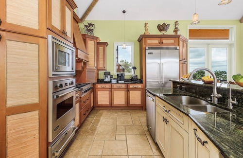 Jose's Hideaway Casa | Luxurious Gem on Gulf, Heated Pool, Hot Tub, Tiki Bar, Elevator, Boat & Dockage