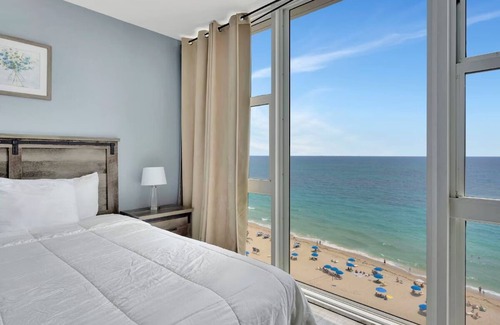 Galt Mile Complejo | Ocean Views & Poolside Relaxation—Your Beachfront Sanctuary Awaits