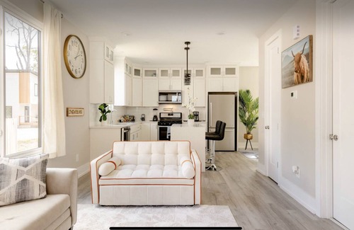 Hayes Casa | Luxurious Getaway Home with Rooftop Patio 10mins to downtown Durham and Duke